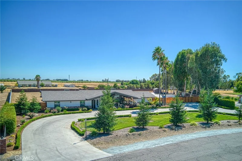 8639 E Los Altos Avenue, Clovis, CA 93619