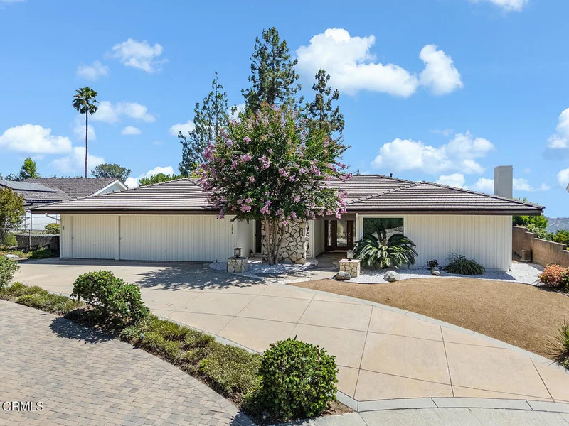 1004 El Vago Street, La Canada Flintridge, CA 91011