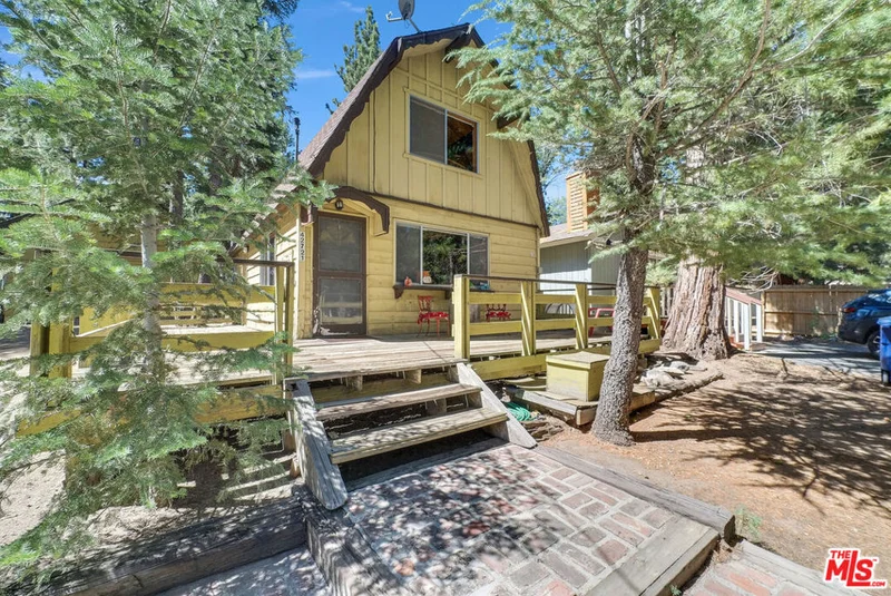 42721 Cedar Avenue, Big Bear, CA 92315