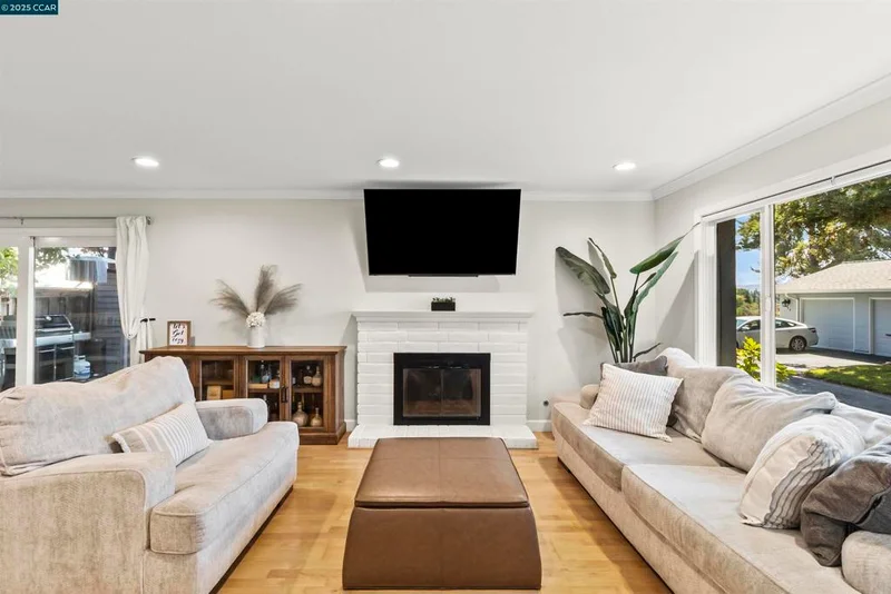 104 Fountainhead Ct, Martinez, CA 94553