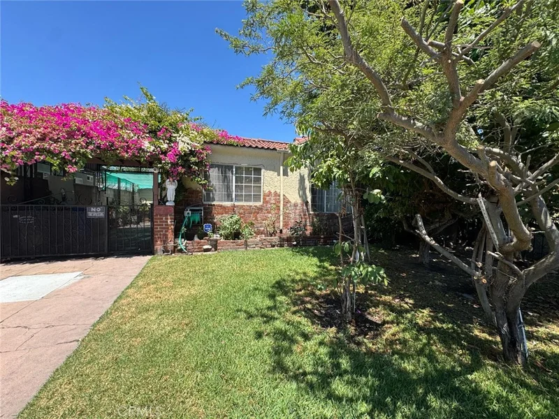 2565 Sale Place, Huntington Park, CA 90255