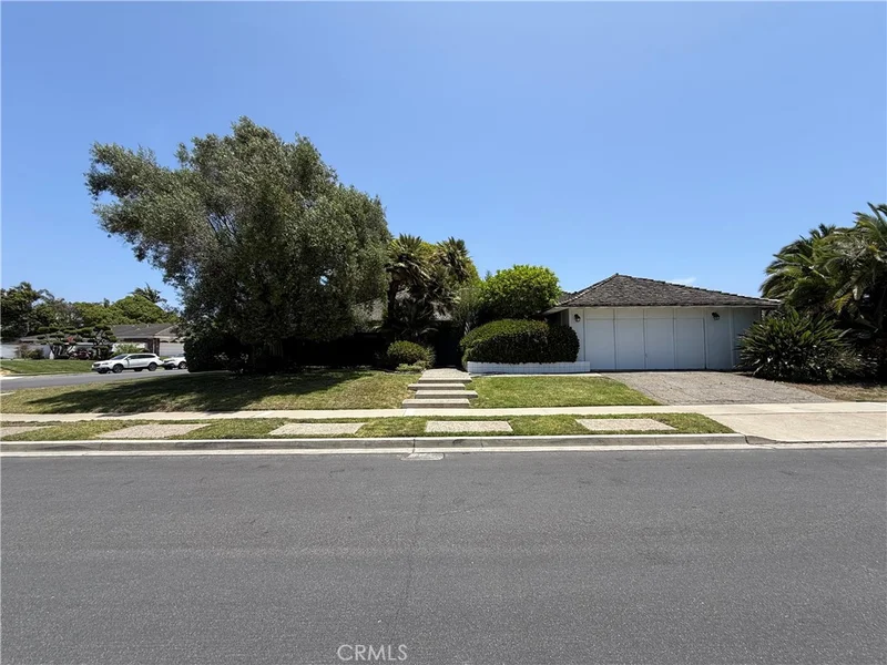 1900 Altura Drive, Corona Del Mar, CA 92625
