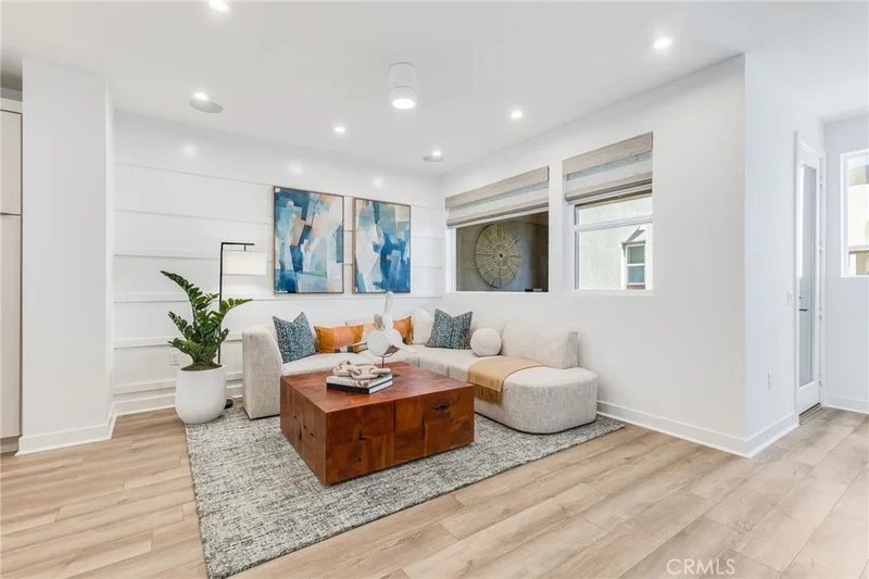 633 S Lyon Street, Santa Ana, CA 92705
