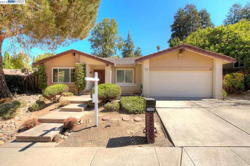 27600 Dobbel Ave, Hayward, CA 94542