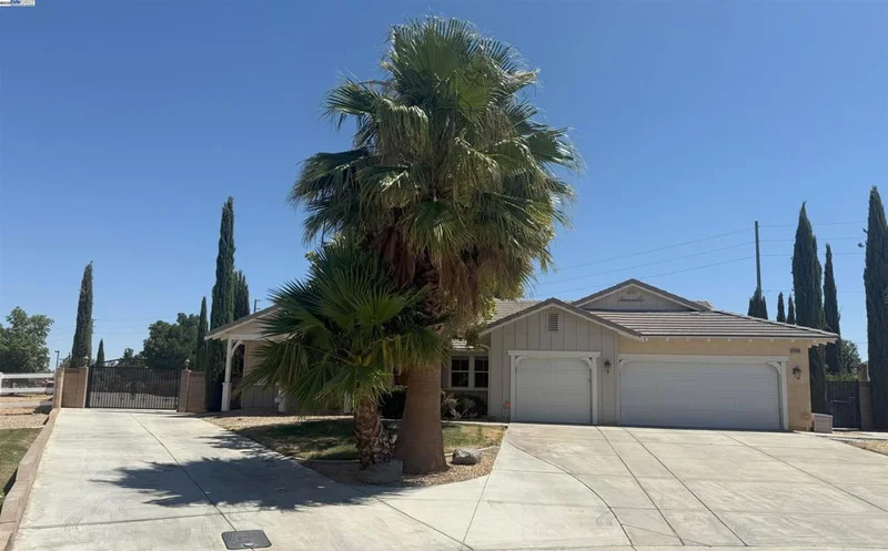 43304 Palm Ln, Lancaster, CA 93535