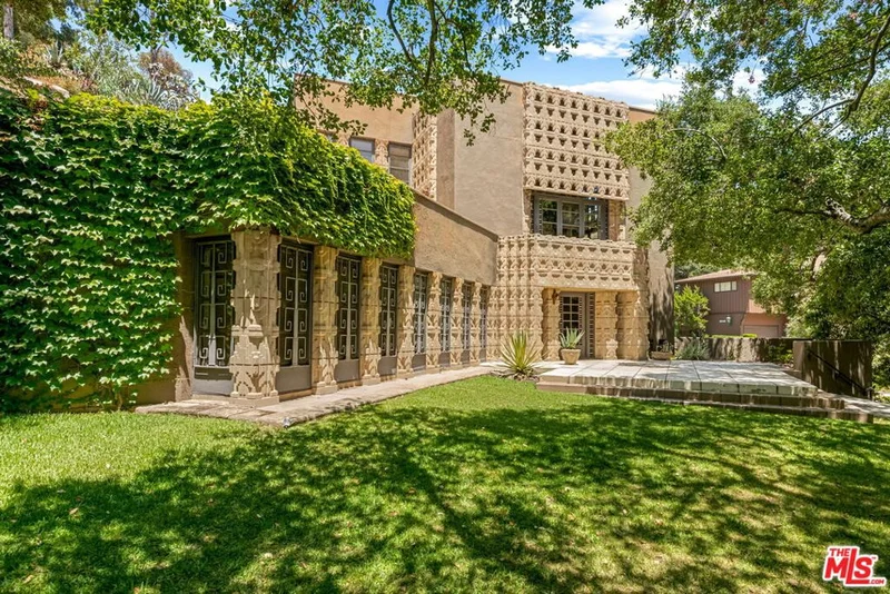 2535 E Chevy Chase Drive, Glendale, CA 91206