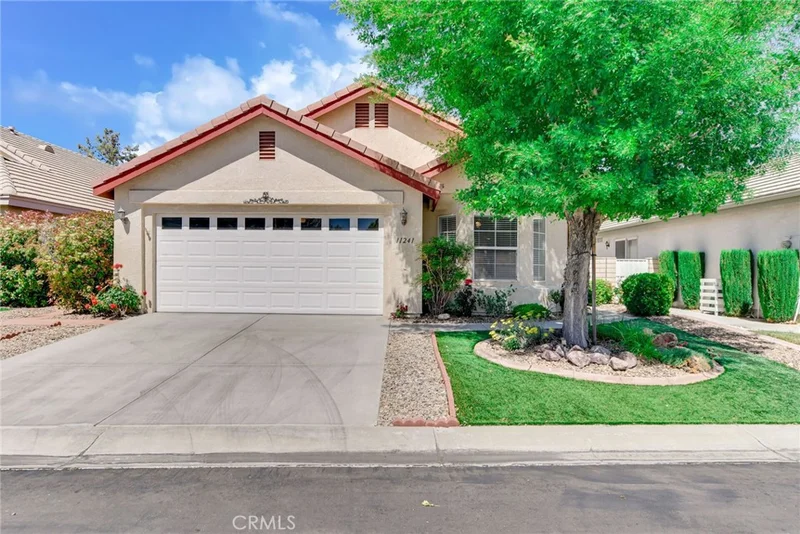 11241 Pleasant Hills Drive, Apple Valley, CA 92308