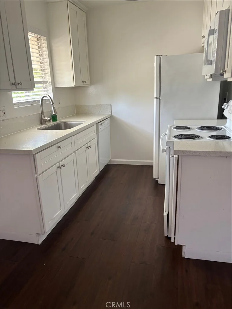 14718 Magnolia Boulevard W 7 photo 2