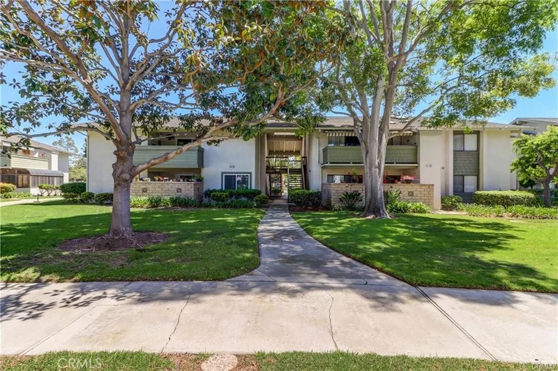 8633 Portola Court 16B, Huntington Beach, CA 92646
