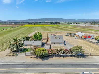 2718 Ferguson Road photo 2