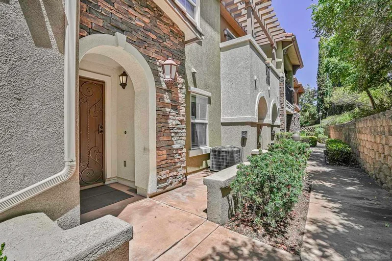 10 Via Montisi, Santee, CA 92071