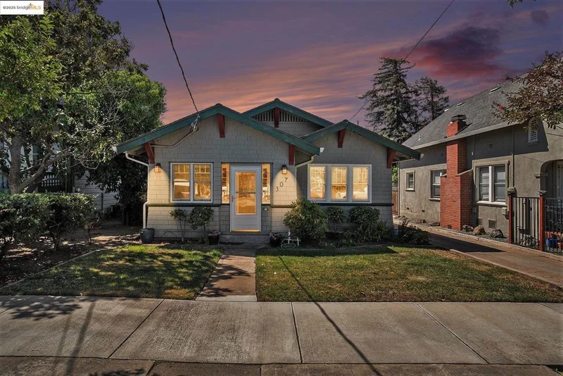 307 W 9Th St