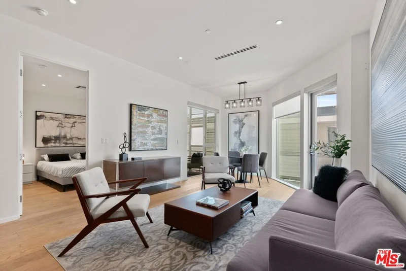 1030 N Kings Road 306, West Hollywood, CA 90069