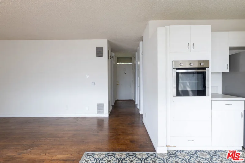 11133 ROSE Avenue 9 photo 2