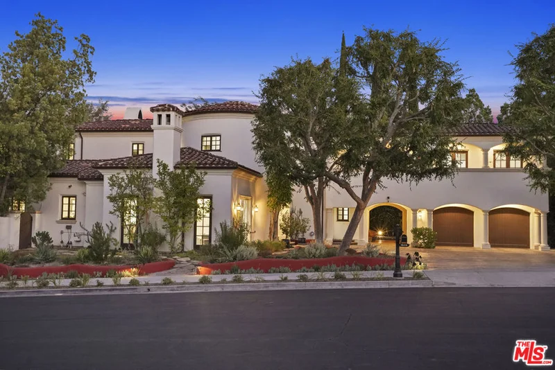 18414 Corazon Circle, Tarzana, CA 91356