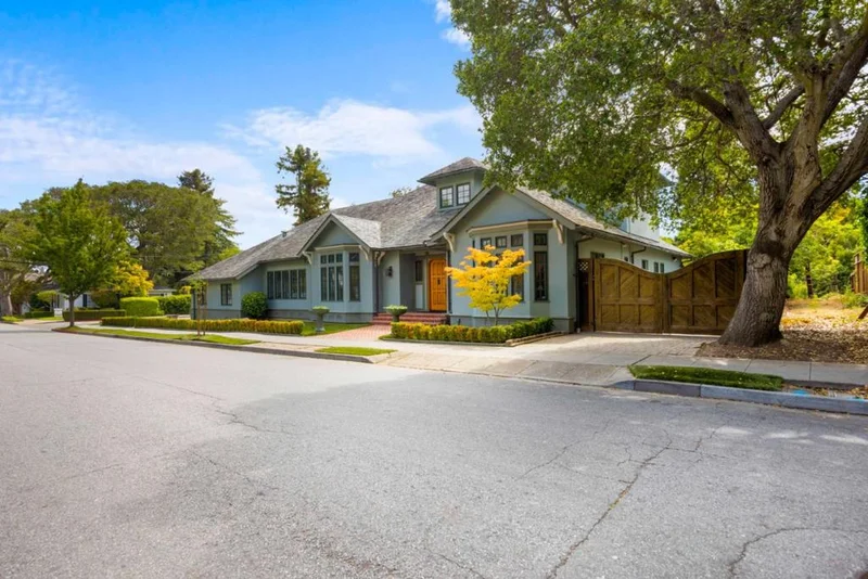 1901 Carmelita Avenue, Burlingame, CA 94010