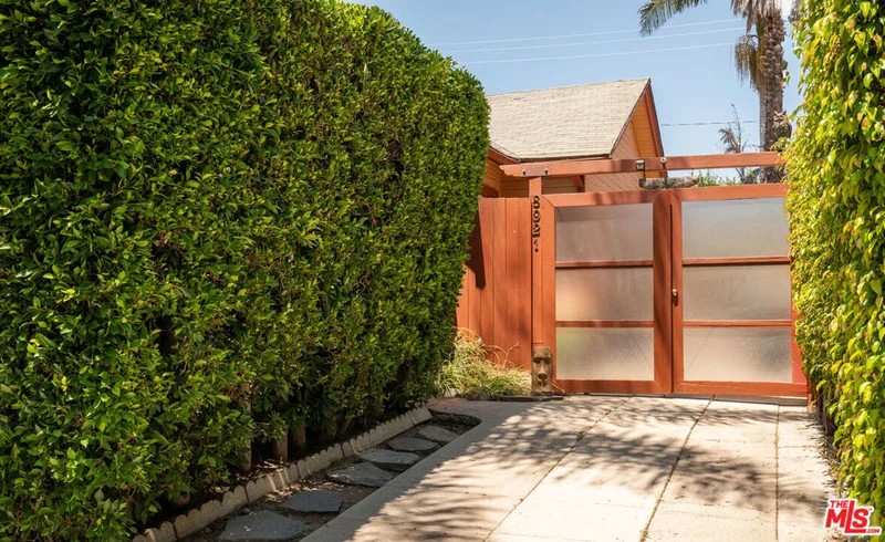 8921 Rosewood Avenue, West Hollywood, CA 90048