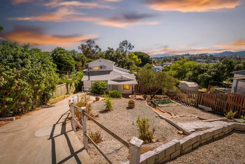 8545 Gardena Rd, Lakeside, CA 92040