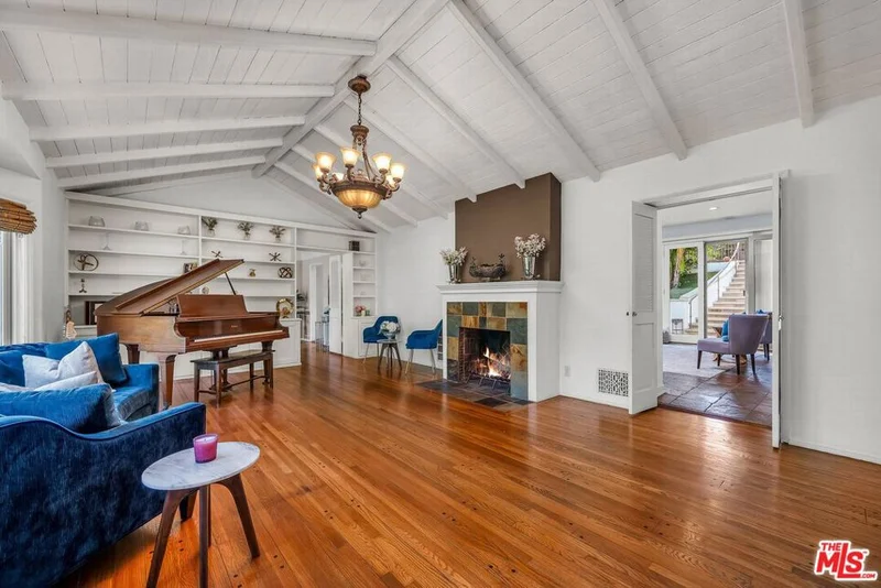 10321 Rochester Avenue, Los Angeles, CA 90024