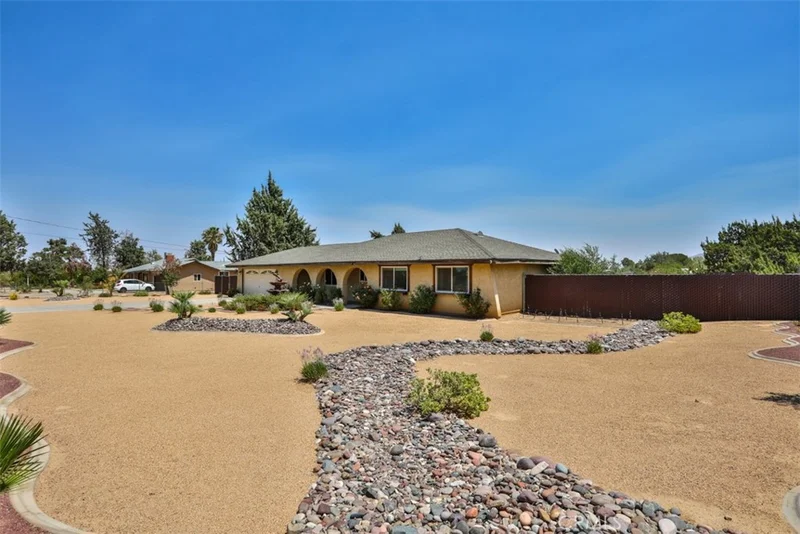 9021 11th Avenue, Hesperia, CA 92345