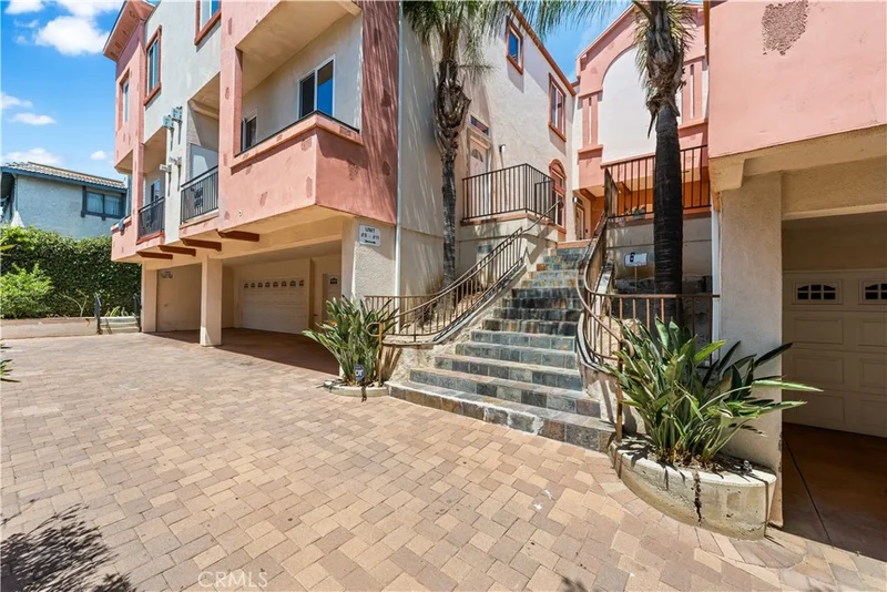 10235 Independence Avenue 10, Chatsworth, CA 91311
