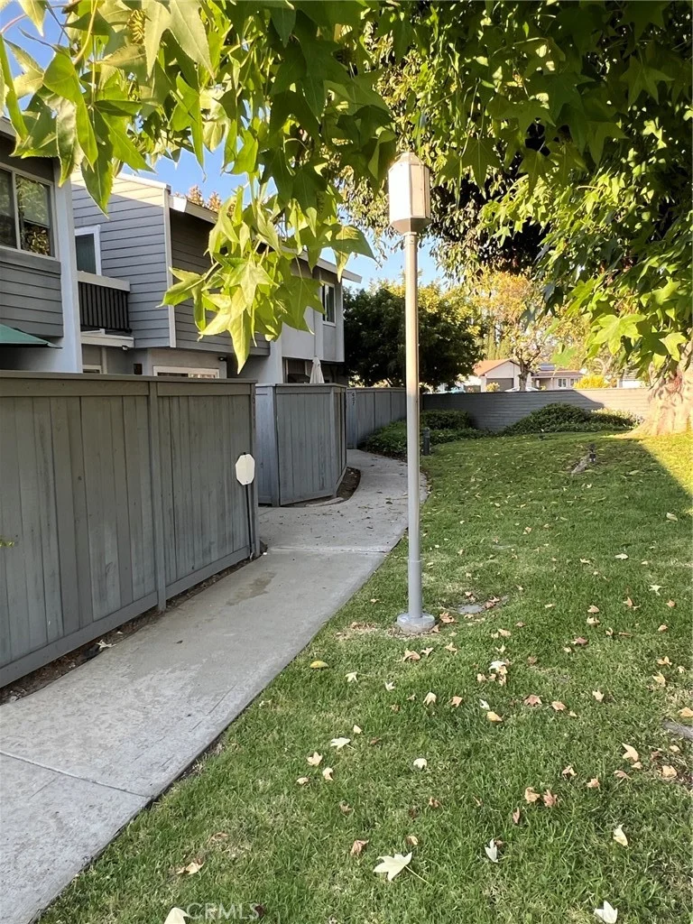 613 Lakeview Lane 17, Costa Mesa, CA 92626