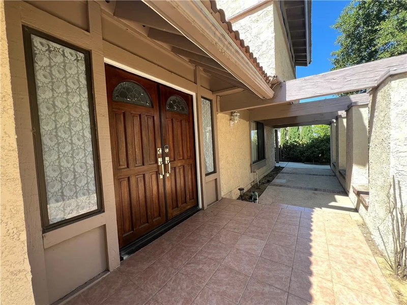 20524 Summertown Street photo 2