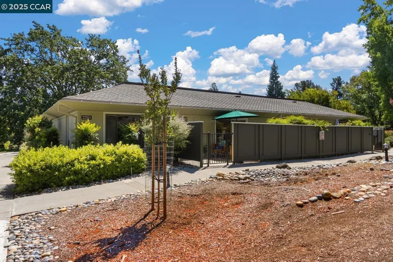 2251 Tice Creek Dr 3, Walnut Creek, CA 94595