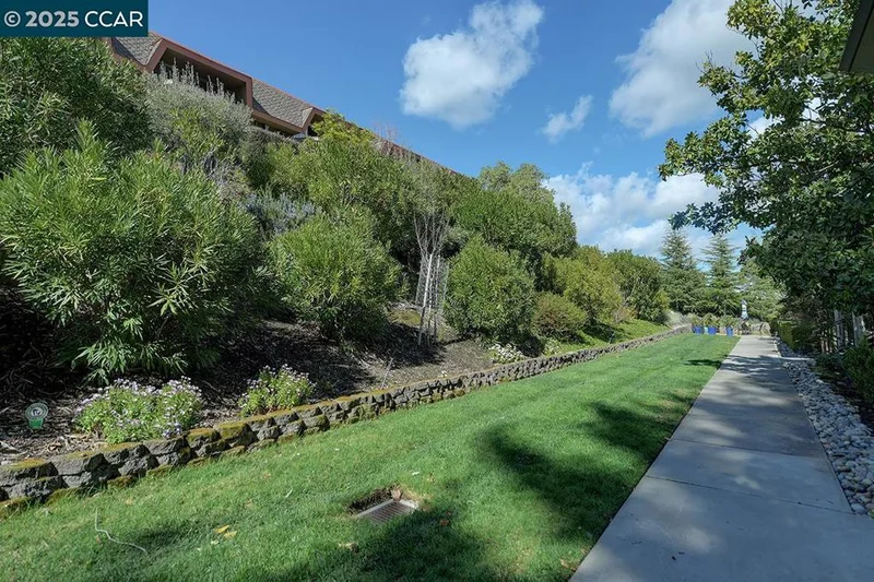 1232 Skycrest Dr 9, Walnut Creek, CA 94595