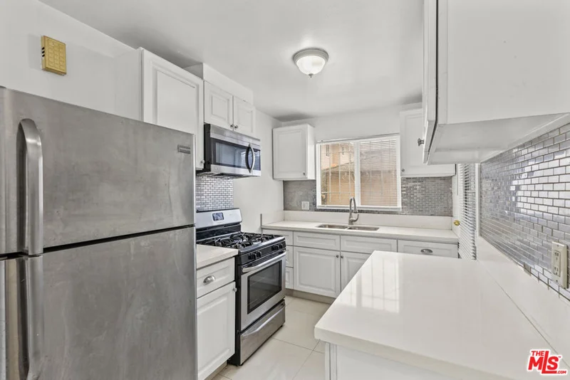 4108 Santa Rosalia Drive A, Los Angeles, CA 90008
