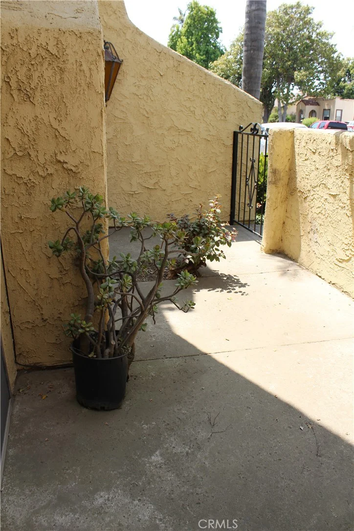 828 E Boone Street 12 photo 2