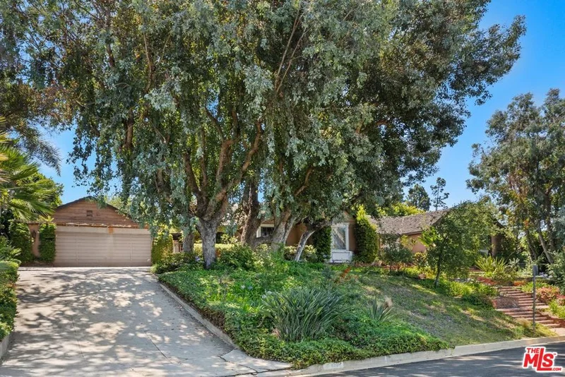 11450 Ayrshire Road, Los Angeles, CA 90049