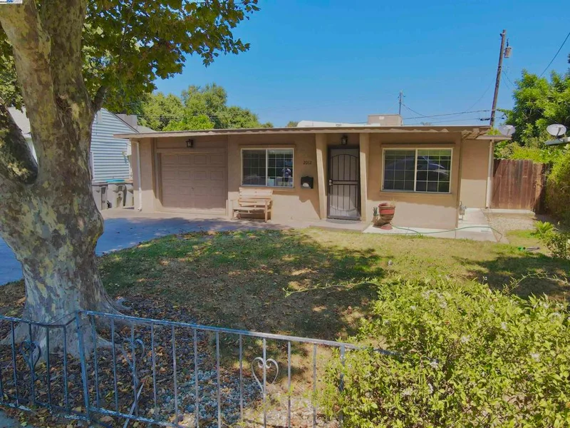 2012 Michigan Blvd, West Sacramento, CA 95691