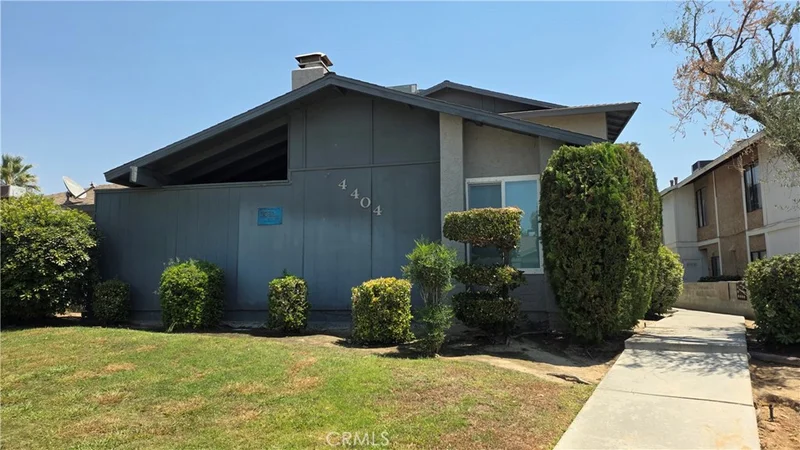 4404 Tierra Verde Street D, Bakersfield, CA 93301