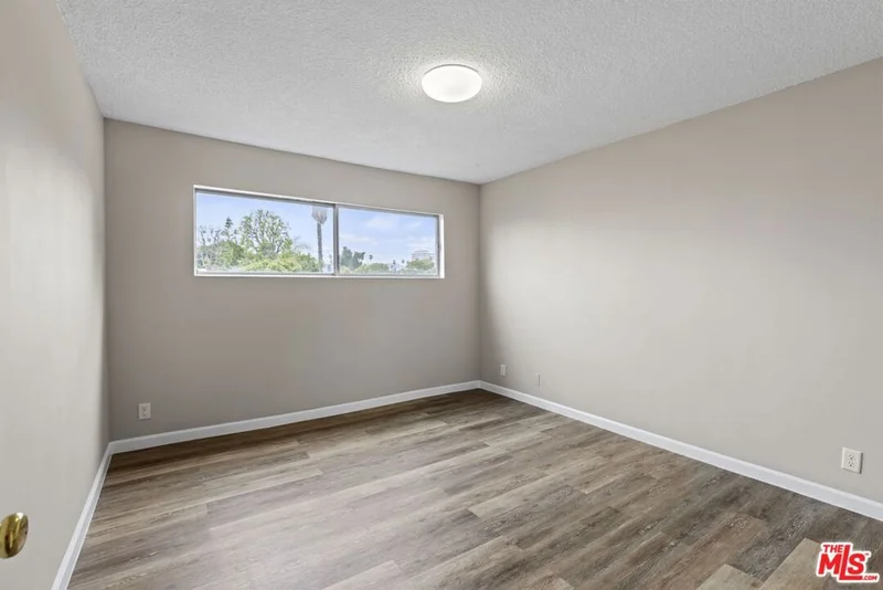1538 STANFORD photo 2