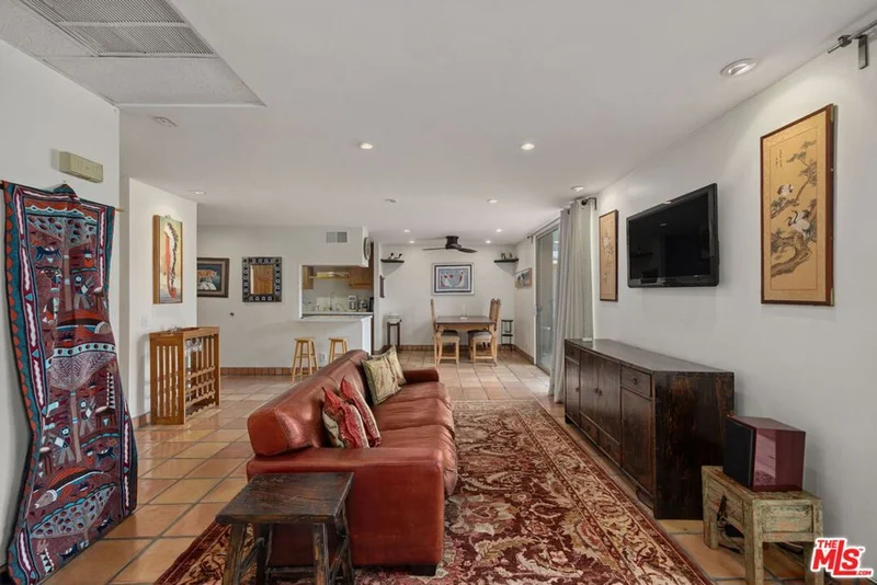 100 S Doheny Drive 214, Los Angeles, CA 90048