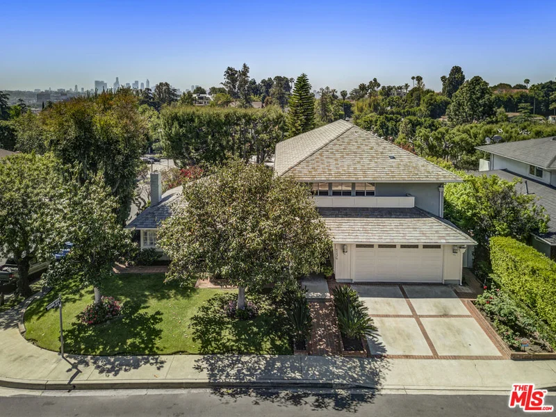 5136 Los Bonitos Way, Los Angeles, CA 90027