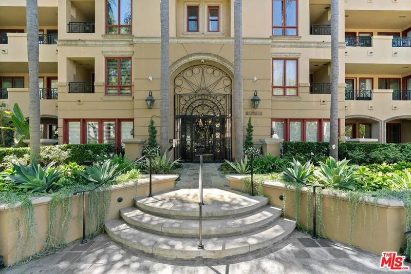 411 N Oakhurst Drive 106, Beverly Hills, CA 90210