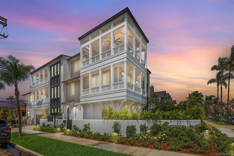 1025 5th St, Coronado, CA 92118