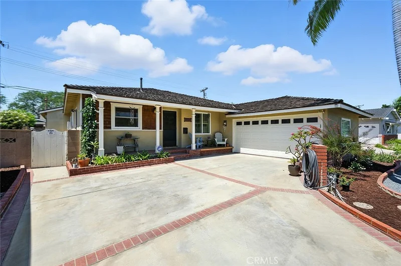 853 Roxanne Avenue, Long Beach, CA 90815