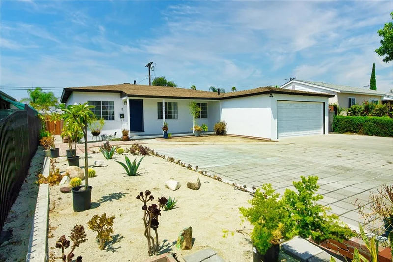 8831 Stansbury Avenue, Panorama City, CA 91402