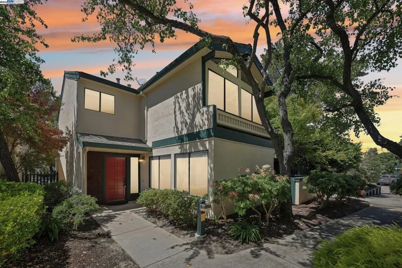 105 Carob Ln, Alameda, CA 94502