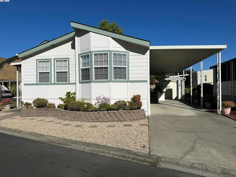 711 Old Canyon Rd