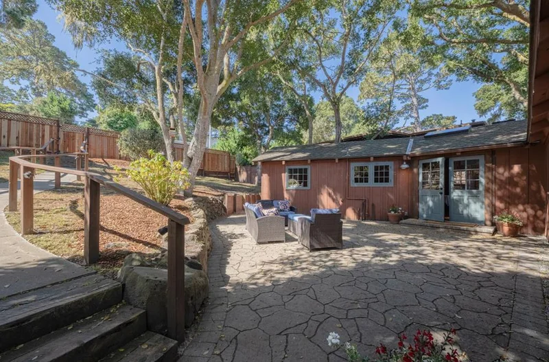 1034 Hillside Avenue, Pacific Grove, CA 93950