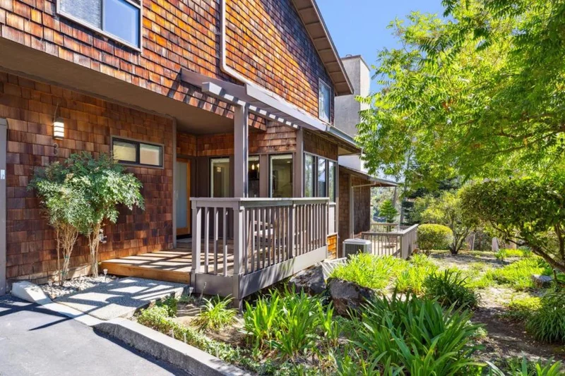 3 Carriage Court, Menlo Park, CA 94025