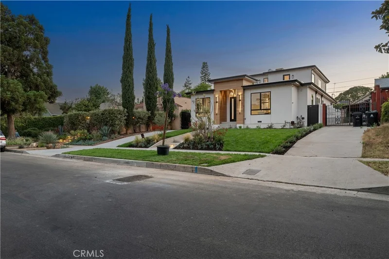 555 N Plymouth Boulevard, Los Angeles, CA 90004