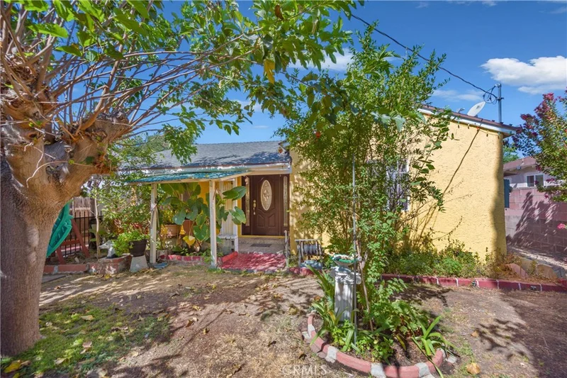 5245 Strohm Avenue, North Hollywood, CA 91601