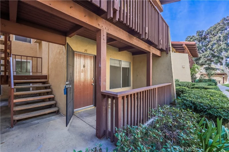 1040 W Macarthur Boulevard 35, Santa Ana, CA 92707
