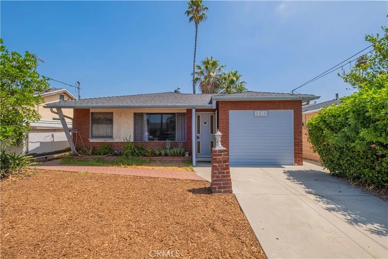8816 Amboy Avenue, Sun Valley, CA 91352