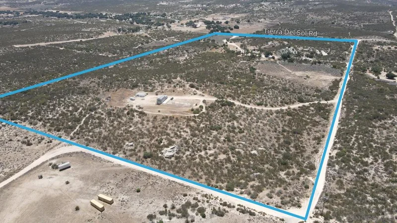 Photo 2 of 1431 Tierra Del Sol Rd